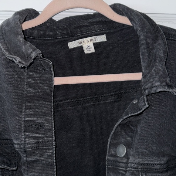 cropped black denim jacket - Picture 2 of 3